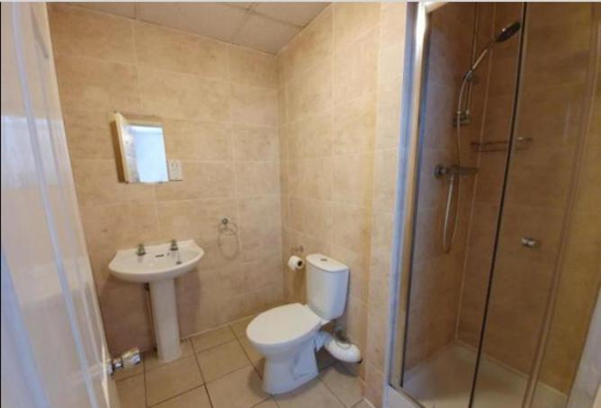 ביגלסווייד Stratton Cottage Guesthouse מראה חיצוני תמונה A wet room